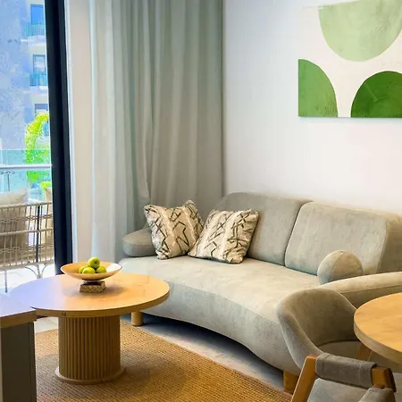 Apartment Stylish By The Sea
