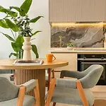 Апартаменты Qoople Legend A - Stylish By The Sea *